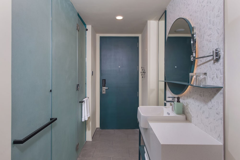 Bathroom 2, lyf Cebu City, Cebu City