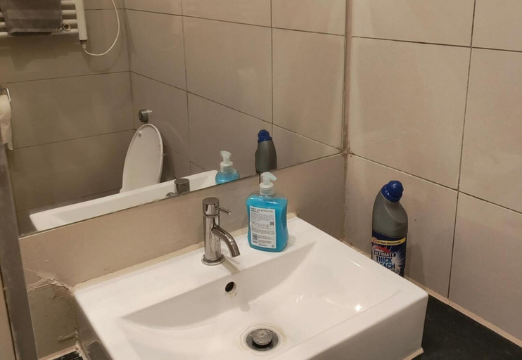 Others 2, Studio Sleeps 2 With Parking, London
