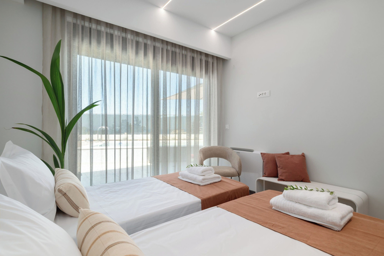 Others 3, House of Hermes with Heated Pool and Sea View, Crete