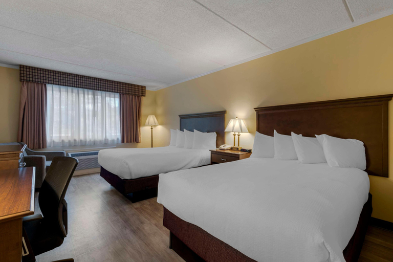 Bedroom 4, Skyline Hotel Lake George, Warren