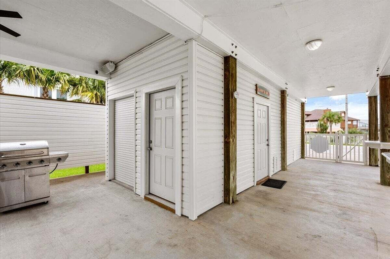 Others 4, Jamaica Beach Waterfront Heated Pool Bayfront Boat Slip Kayaks Huge Deck Grill, Galveston