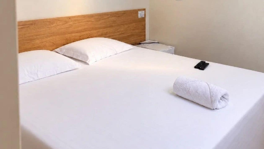 Others 2, Hotel São Carlos, Castro
