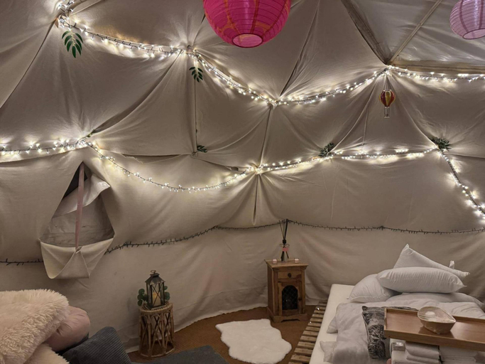 Others 2, The Leaf & Lantern Dome - Sleeps 5 - Dog Friendly, Wiltshire