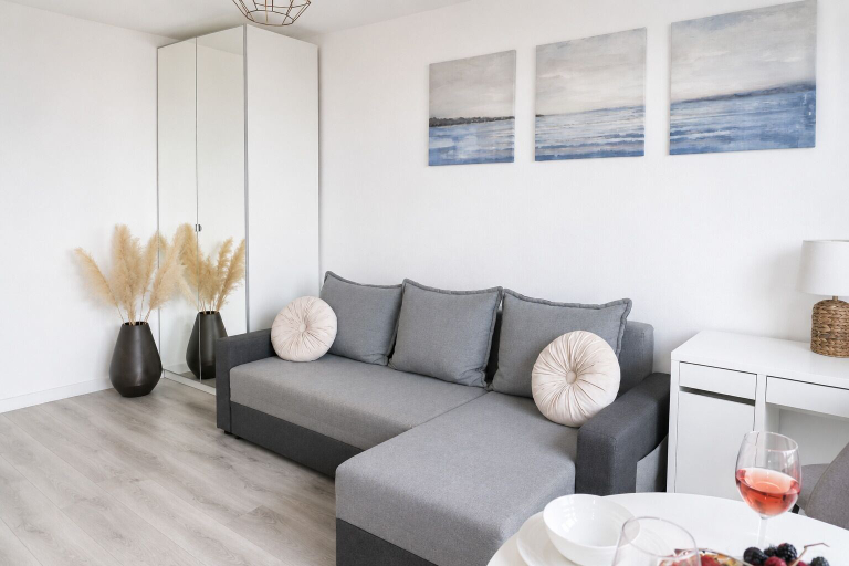 Others 4, Lumina 2-room Apartment near Metro, Warsaw