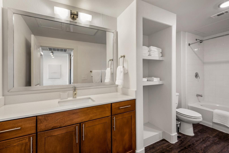 Others 4, Landing Chic 1bd, Courtyard, Houston