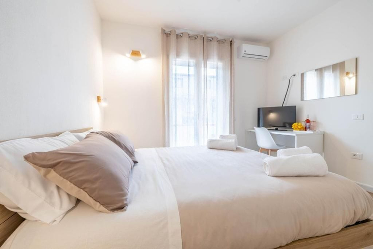 Others 2, Corona Guest House, Cagliari