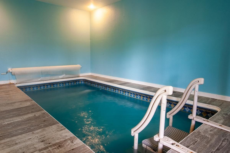 Sport & Beauty 5, Poolin' Around, Sevier