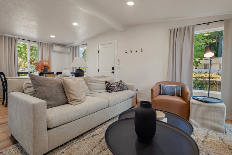 Others 2, West House - Minutes To Autzen 2 Bedroom Home, Lane