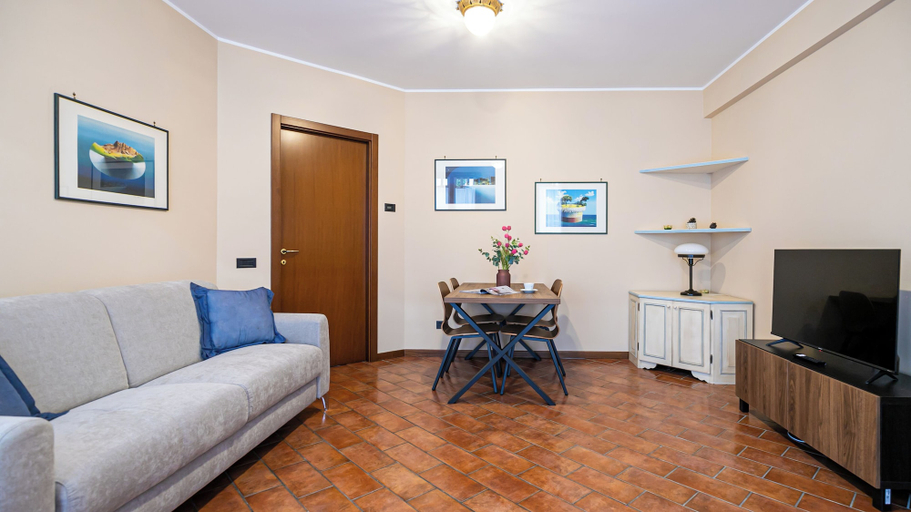 Others 2, Italianway Easy - Corso San Gottardo 5, Milano