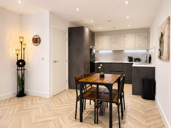 Others 5, Modern 1BR - Sleeps 4 - Free Parking - Manchester, Manchester