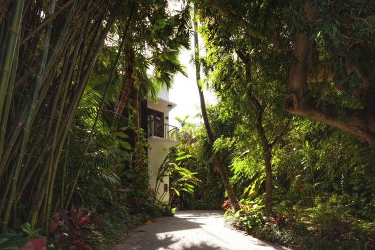 Others 5, Villa Teaka, Miami-Dade