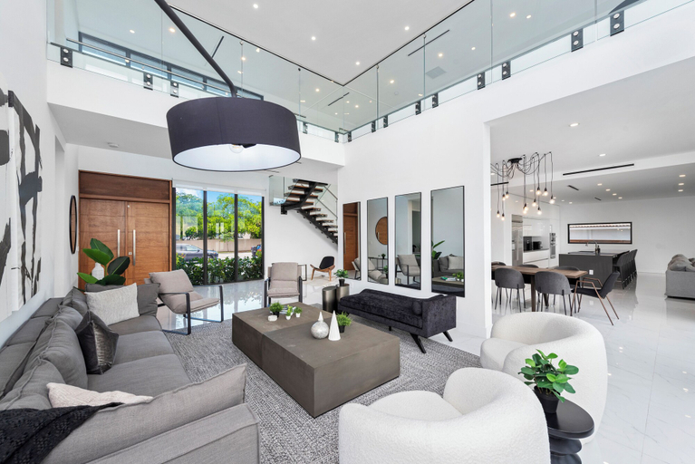 Others 2, Villa Lago, Miami-Dade