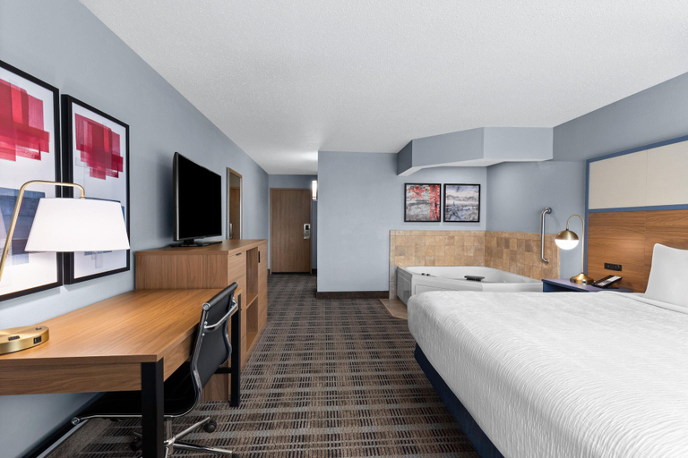 Bedroom 4, AmericInn by Wyndham Monmouth, Warren