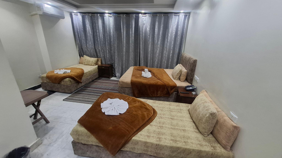 Others 2, فندق كايرو زد , Ad-Duqi