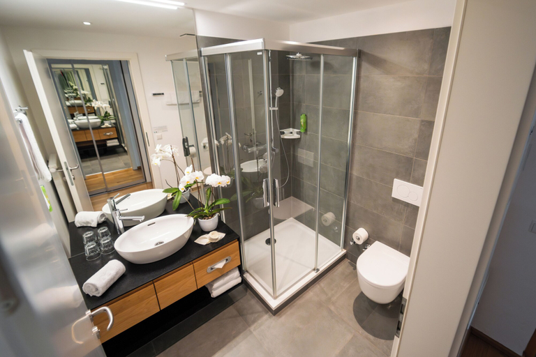 Bathroom 5, Hotel Wesenufer, Schärding
