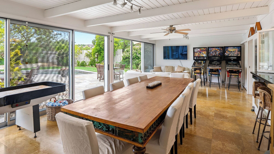 Others 3, Above It All by Avantstay Pool + Hot Tub + Fire Pit Hilltop Near Paso, San Luis Obispo