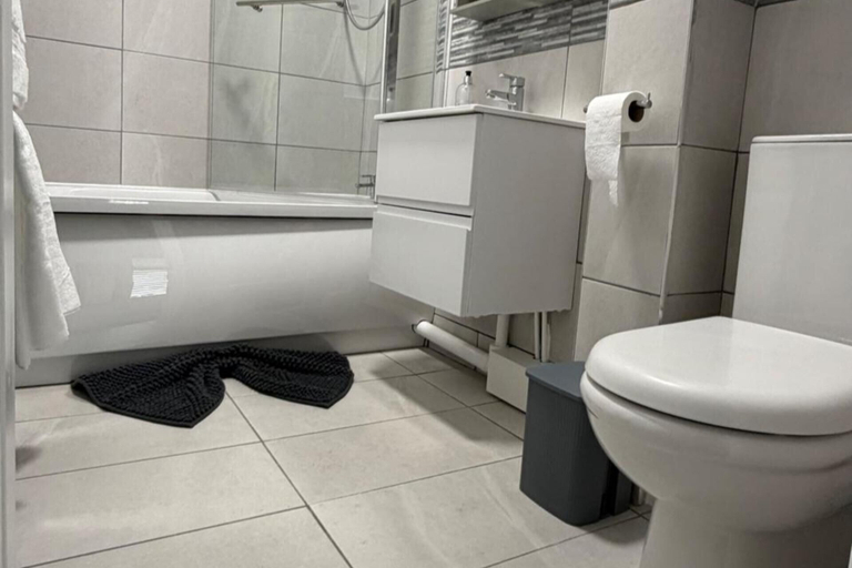 Others 3, Apartment Sleeps 6 Near Southampton City Centre, Southampton
