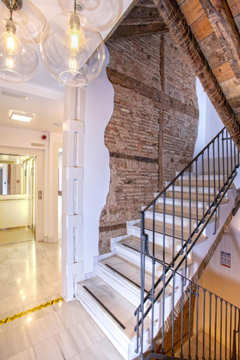 Others 4, Stunning one-bedroom apartment near the Cathedral. Zacatin 201, Granada