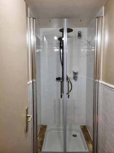 Bathroom 5, Orri de Planès, Pyrénées-Orientales
