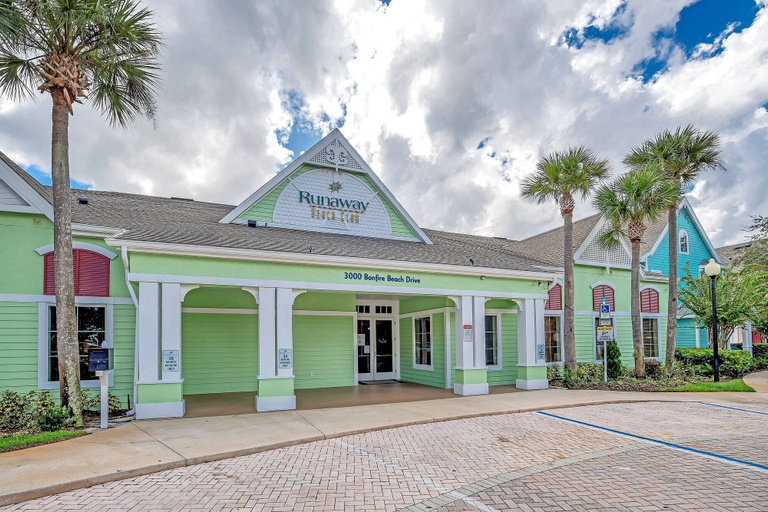 Others 3, 2BR Condo Near Disney Resort Pool, Osceola