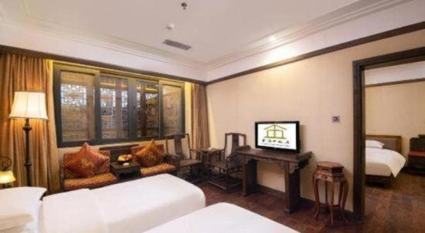Bedroom 3, Lijiang Golden Path Hospitality Hotel, Lijiang