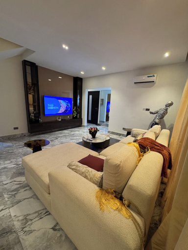 Others 5, Martins court, Eti-Osa