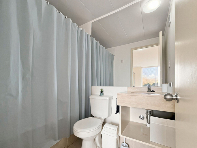 Bathroom, Oceana Suites Laguna Bahía, San Antonio