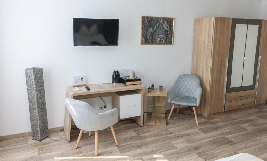 Others 3, Second Home Hotel, Saalekreis