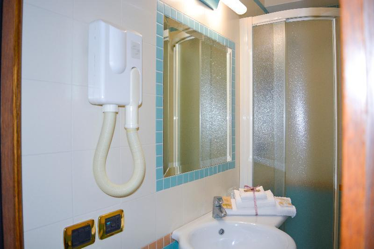 Bathroom, Hotel Tesoro Pompeiano, Napoli