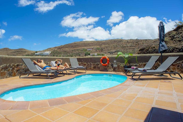 Others 2, Cave House With Pool for 4 Guests, Las Palmas