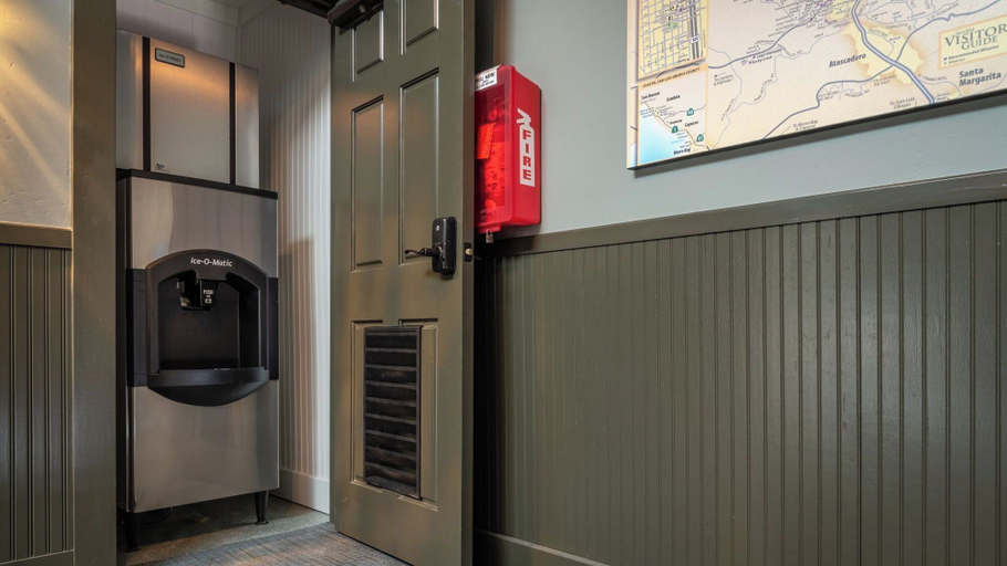Others 4, Paso Park Suites by Avantstay Balcony Over the Square + Walkable Paso Robles, San Luis Obispo