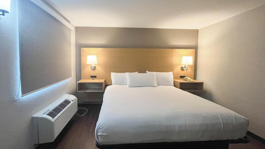 Others 2, Studio 6 Suites Warsaw, IN, Kosciusko