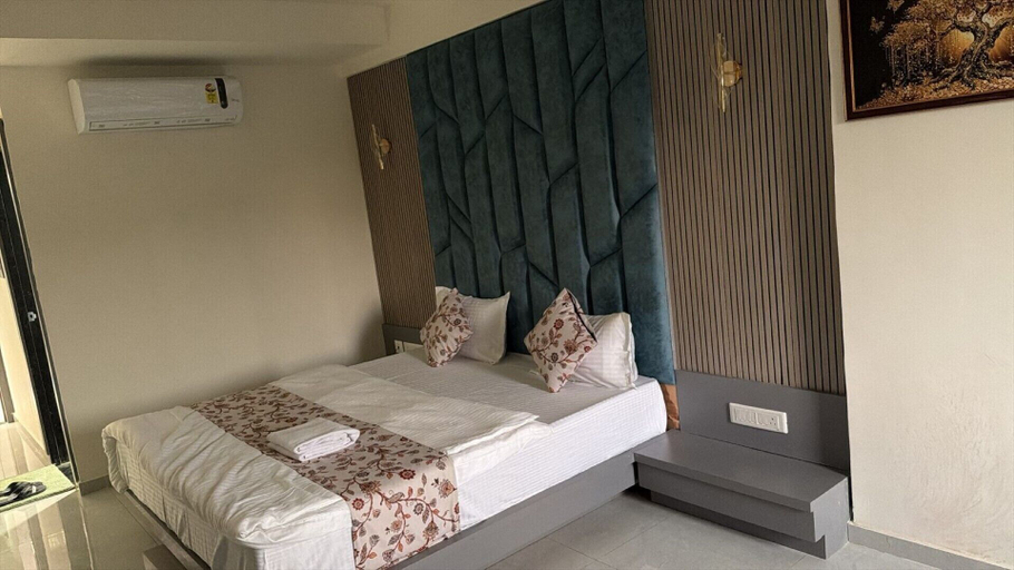 Others 5, Hotel Runway, Vadodara