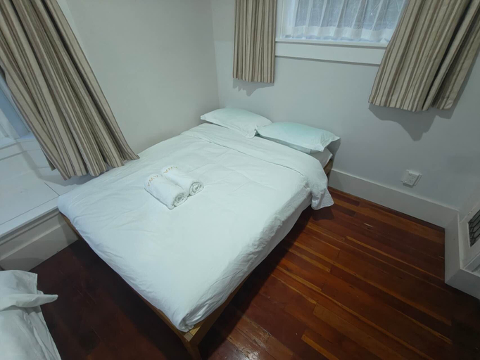Others 3, 11 Double 4 Sofa Beds 5-bedroom House, Waitakere