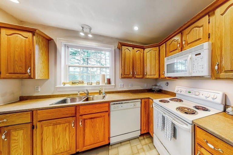 Others 2, Idyllic Waterfront Home With Furnished Deck, Grill, Sweeping Views & Private W/D, Lincoln