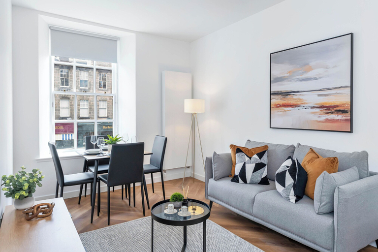 Others 5, Stylish city-centre apartment, Edinburgh