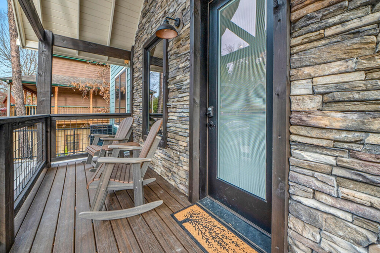Others 5, Splash Villa, Sevier