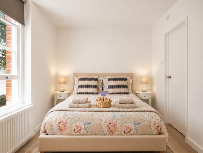 Others 3, Bright 4br-4ba Homestay in Kingston Free Parking, London