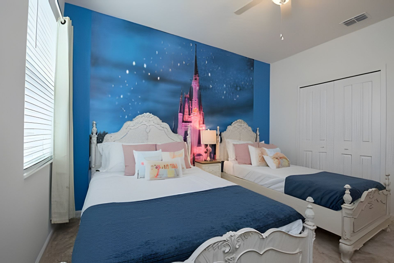 Others 4, 9BR Disney Home w/ Pool, Spa & Theater Room, Osceola