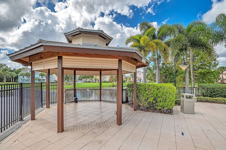 Others 5, 2BR Condo Near Disney Resort Pool, Osceola
