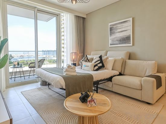 Others 3, Sunlit 1 BR Escape with Emaar Beachfront Access, Dubai
