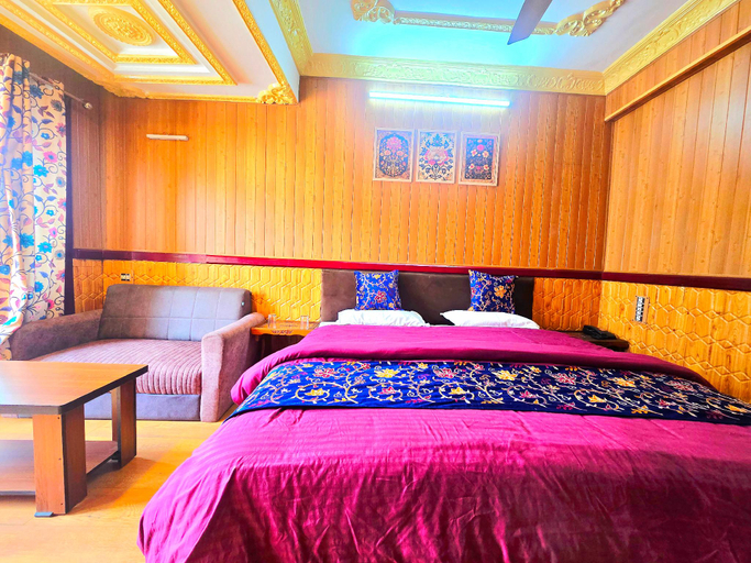 Others 4, Shah Abbas Palace, Srinagar