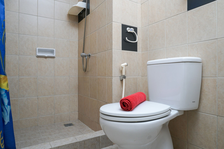 Bathroom 3, 2BR Apartment Seaview with Workspace at Mediterania Marina Ancol, Jakarta Utara