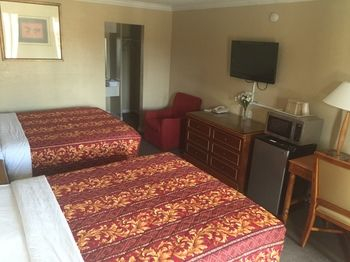 Others 2, Executive Inn, Bee