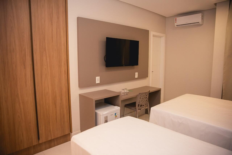 Others 5, Hotel Santa Rita, Santa Cruz
