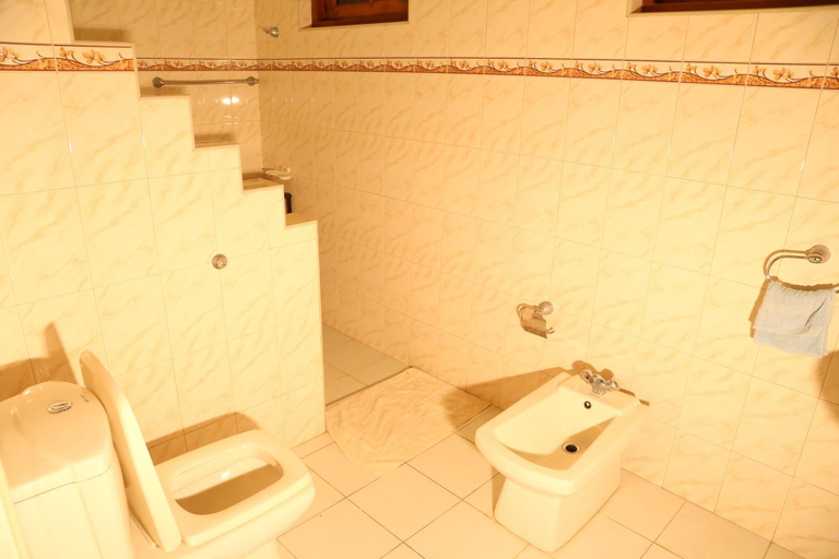 Bathroom 3, Lagoon View Beach, Mahawewa