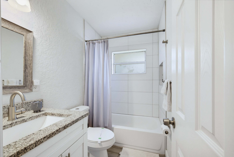 Others 5, Fenced Backyard 2BR Pet Friendly and Sleeps 6, Pinellas