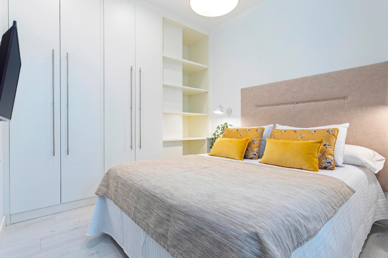 Bedroom 1, Stunning one-bedroom apartment near the Cathedral. Zacatin 201, Granada