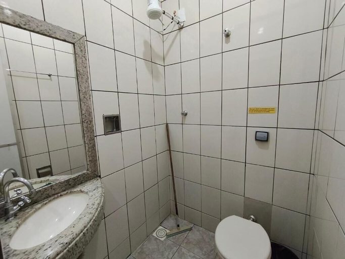 Bathroom 4, Hotel Mirian, Patos de Minas