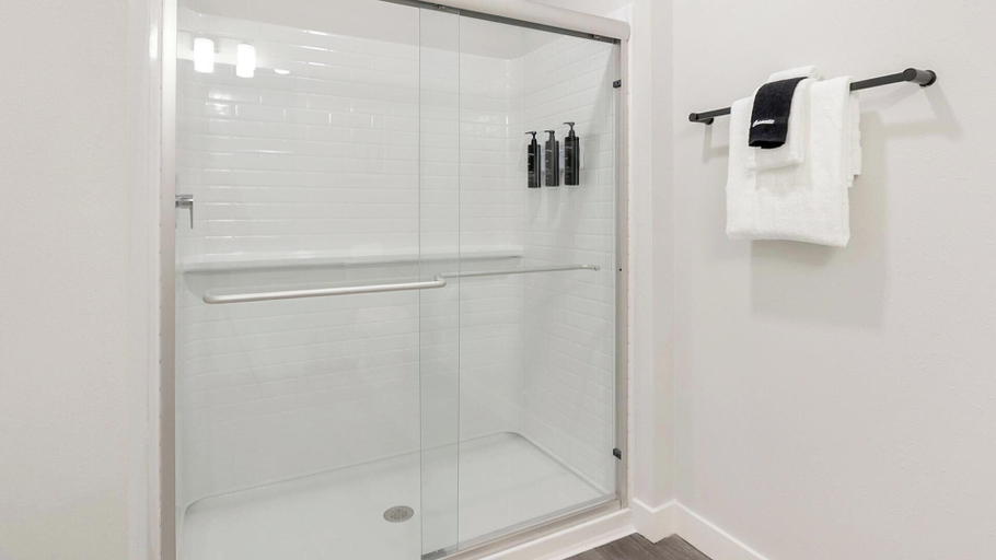 Others 4, Landing Stylish 1bd, Gym, Beaufort